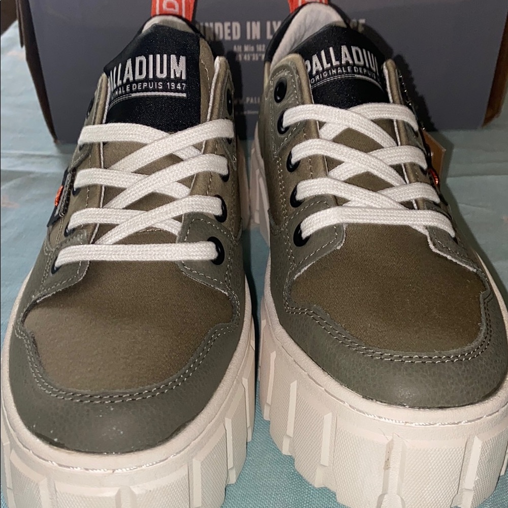 Palladium Pallatower Canvas Low-Top Shoes - Picture 3 of 9